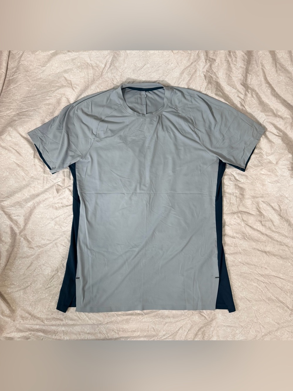 Lululemon Men's License To Train Colorblock Short Sleeve T-Shirt Gray Blue/ L